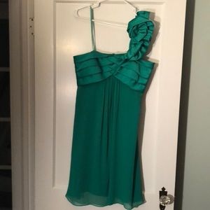 Beautiful green one-shoulder bridesmaid dress
